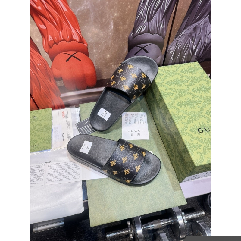 G*u*i slippers